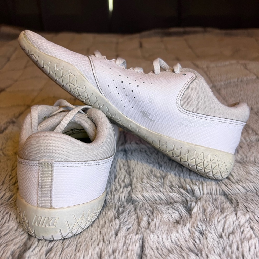 Nike White Women's Sideline IV Cheerleading Shoe🤍